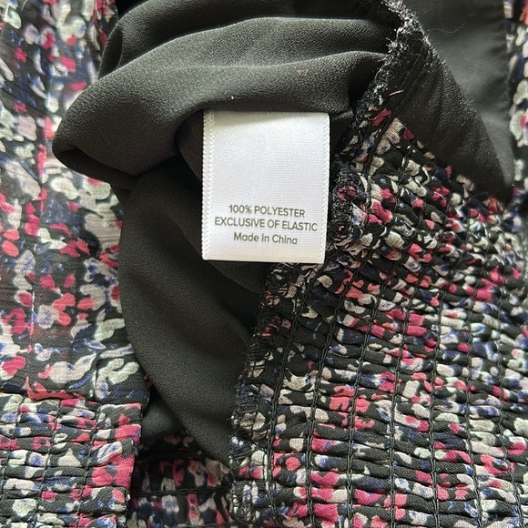 EVEREVE Scarlett Gathered Mock Neck Floral Keyhole Back Blouse Top Sz S - Picture 10 of 13